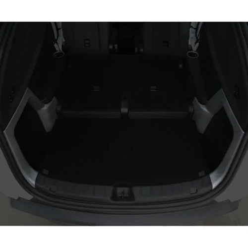 Flat cargo floor in the rear of a vehicle with folded rear seats, creating a large luggage area.